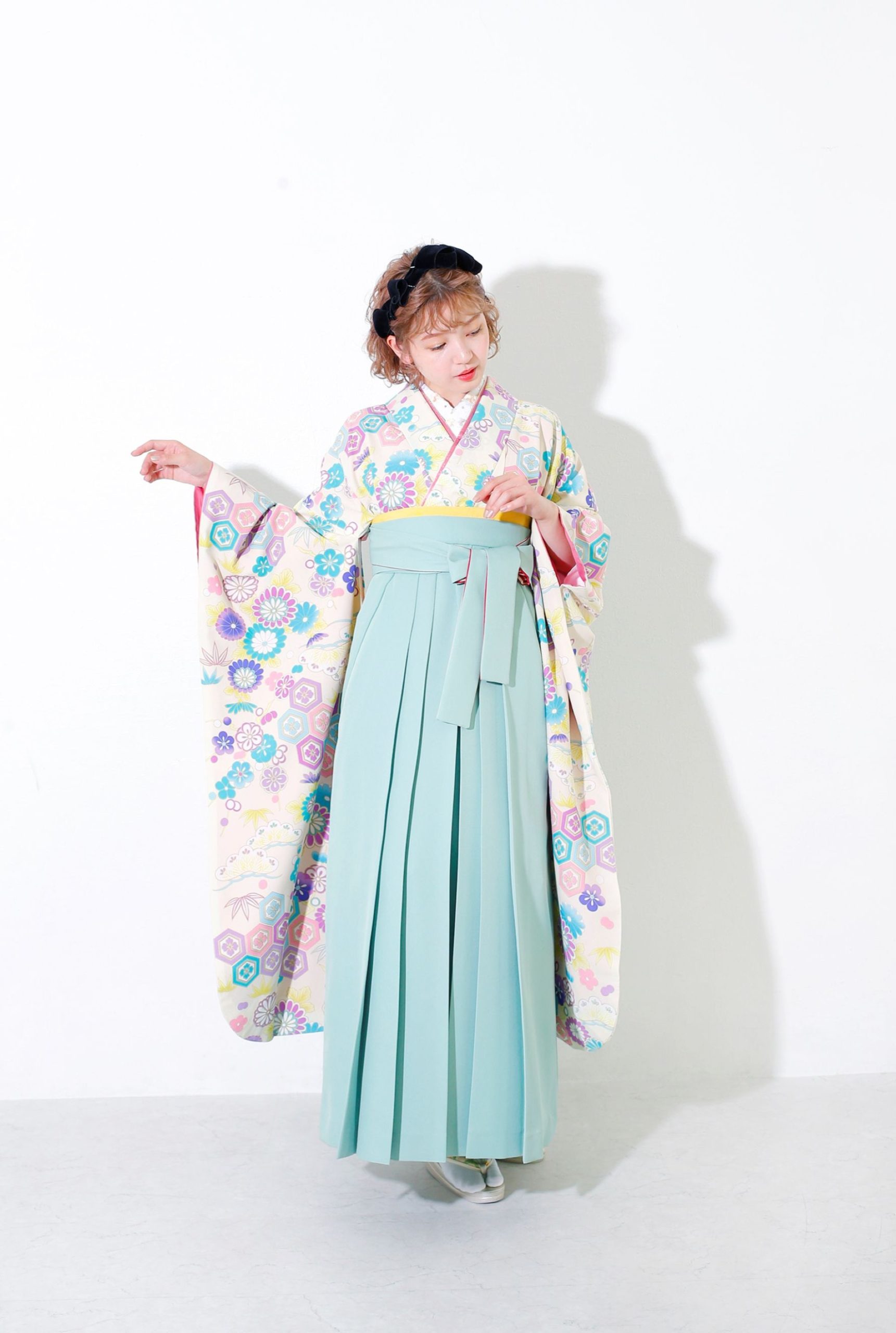 卒業袴 亀甲に華 ホワイト振袖 セルフィット