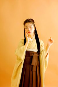 卒業袴 ワントーンコーデ 帯フリルがかわいい